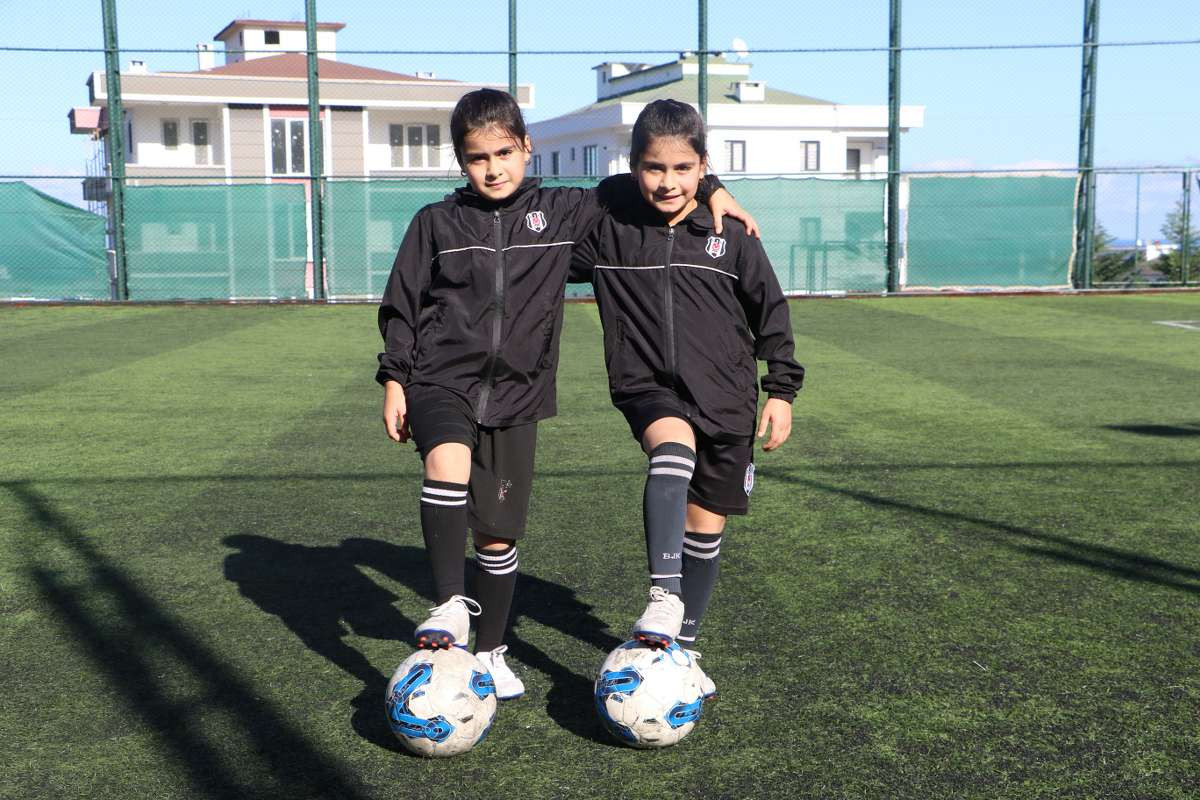 İkiz kız kardeşler, Beşiktaş JK Akademisi’ne seçildi