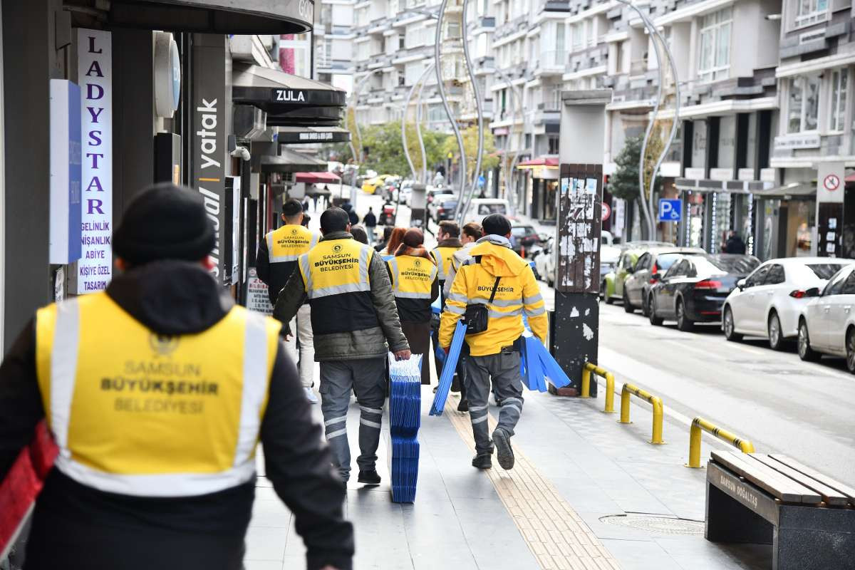 SIFIR ATIK DÖNÜŞÜMÜ İLE İSTİKLAL CADDESİ’NDE ATIKLAR GERİ DÖNÜŞÜME KAZANDIRILIYOR